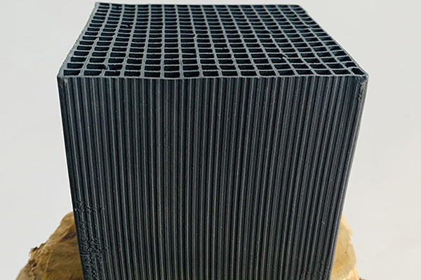 10,000空氣量時，活性炭吸附箱要使用多少立方活性炭?